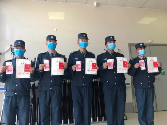 病毒無情人有情、無償獻血助抗疫——眾安公司黨員及相關保安服務人員帶頭參加無償獻血