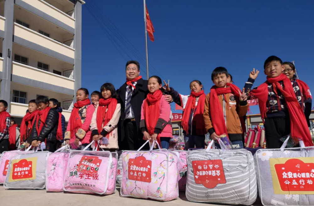 金秋助學——情暖職工 圓夢學子