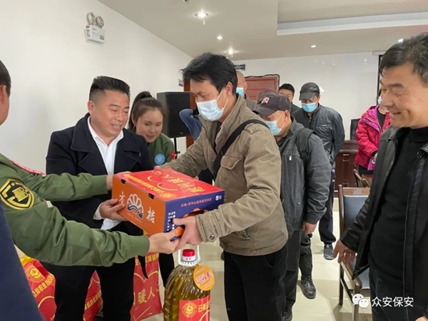 愛心幫扶 情暖老兵