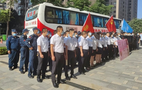 无偿献血送温暖　U色军创显担? />
                          </a> </figure>
                        <h5 class=